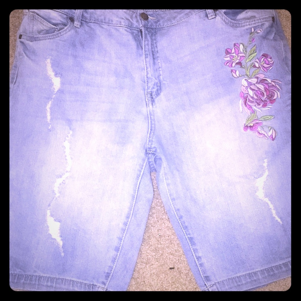 Denim 24/7 Distressed Shorts SZ 16W
